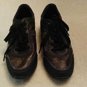 Ladies guess sneakers